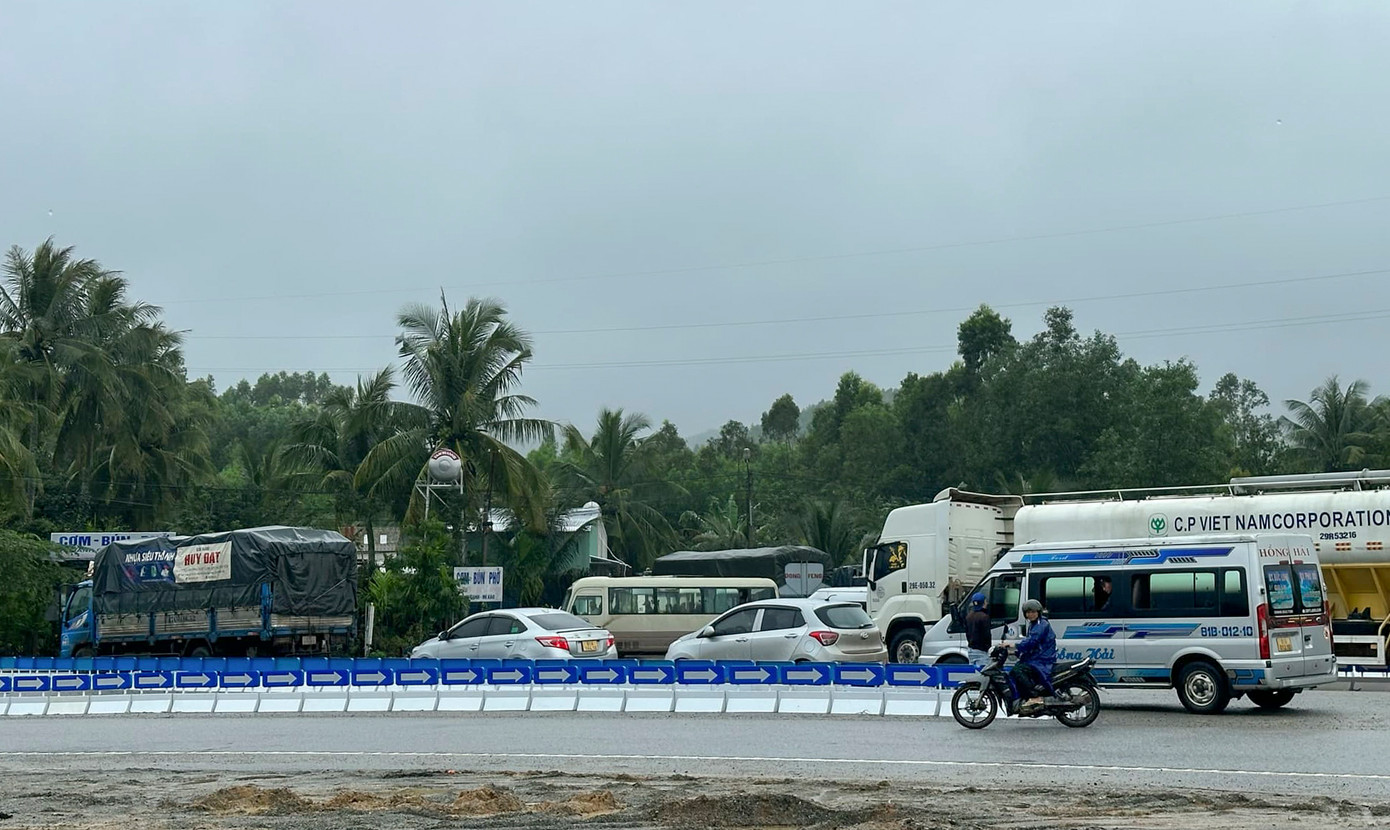 Giao thông chiều Gia Lai về Bình Định sáng nay.