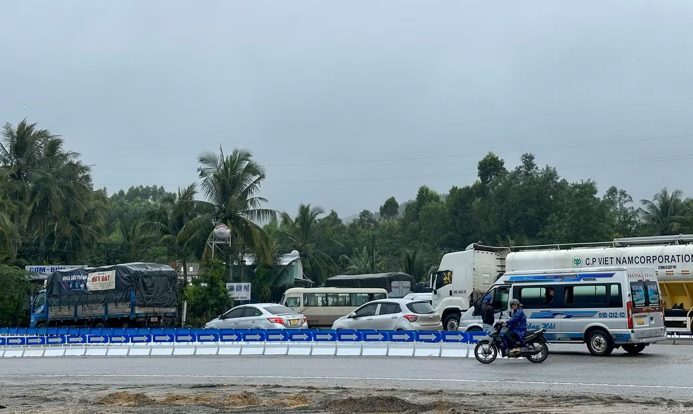 Giao thông chiều Gia Lai về Bình Định sáng nay.