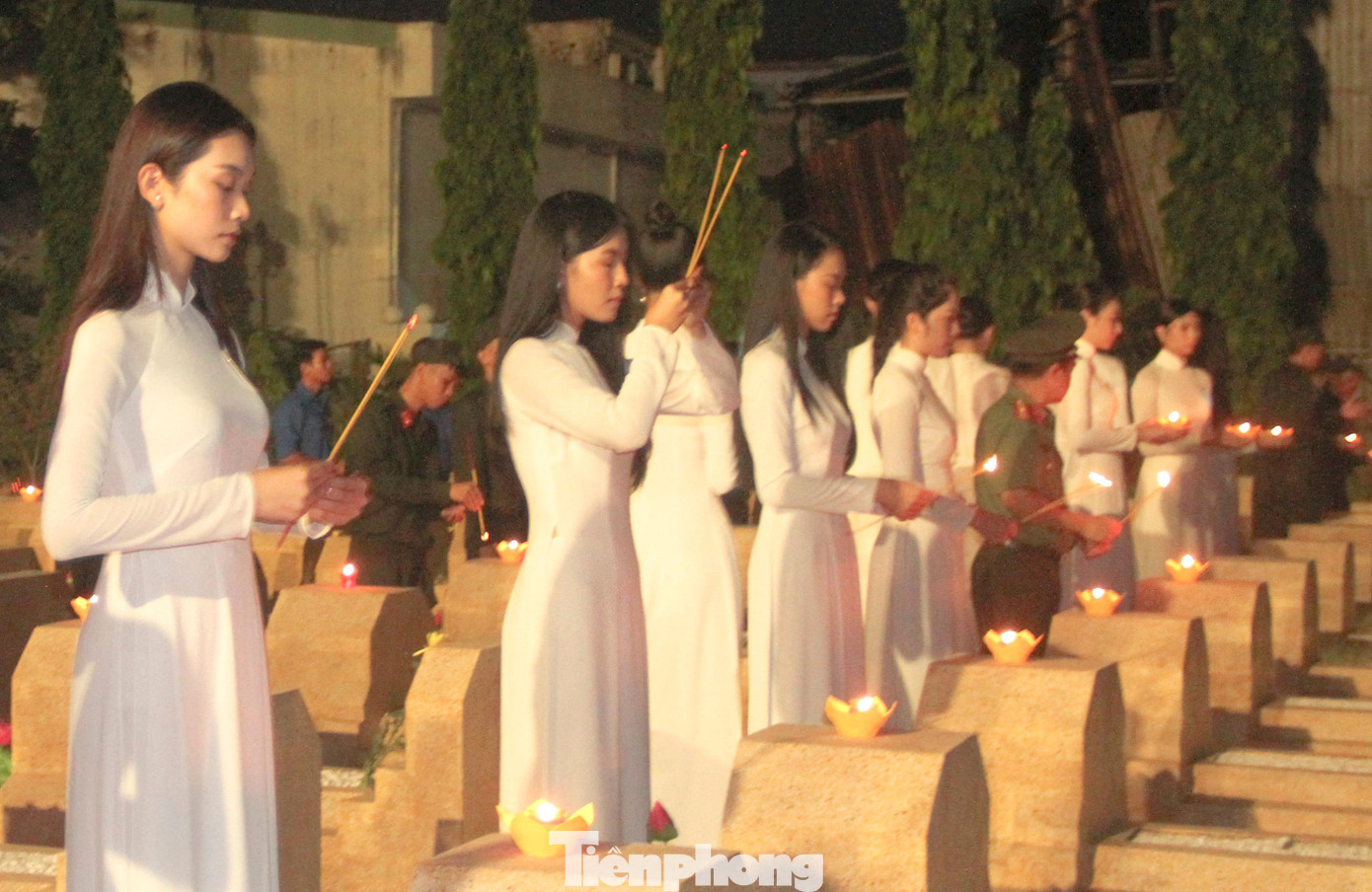 38 thí sinh vòng chung kết cuộc thi Hoa hậu thế giới Việt Nam - Miss World Vietnam 2022 cũng dự Lễ Thắp nến tri ân. Ảnh: Trương Định