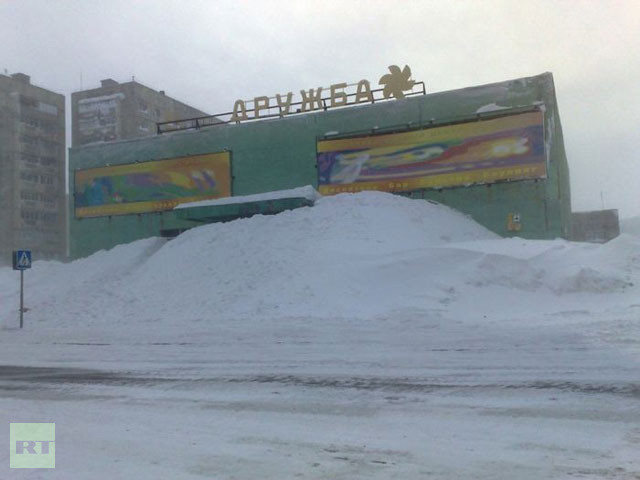 Một ga tàu ở Nga không thể hoạt động vì tuyết. Một ga tàu ở Nga không thể hoạt động do tuyết lấp đầy đường sắt