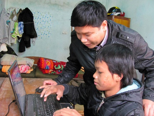  Ở nhà, các thầy dành thời gian nhiều hơn cho Đào làm quen với Tin học, nuôi giấc mơ cử nhân tin học cho Đào