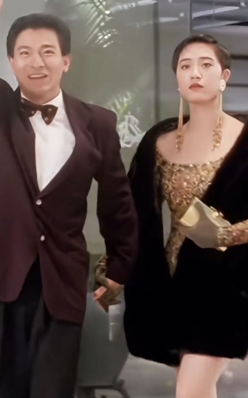 Tháng 8/2023, Trần Pháp Dung chia sẻ ảnh tái ngộ Lưu Đức Hoa trên Instagram. Hai người từng đóng chung trong Thánh bài II (1990). Hơn 20 năm qua đi, dù không thắng được sự tàn khốc của thời gian, hai ngôi sao Hong Kong đều được khen ngợi là trẻ hơn nhiều so với tuổi thật.