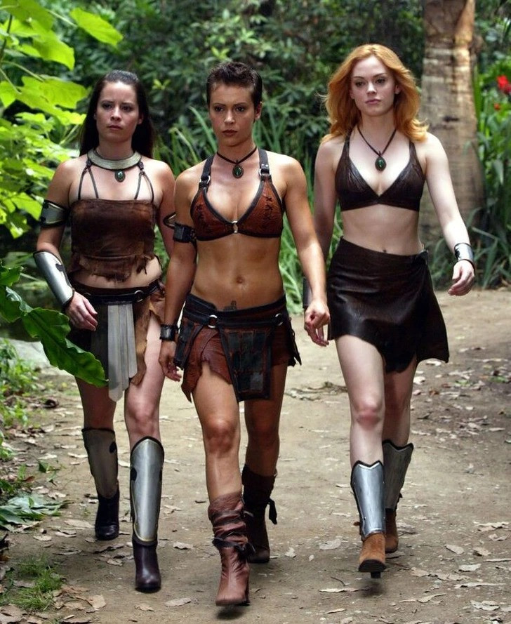 Trang phục của bộ ba phép thuật không phù hợp để mặc trong rừng rậm.