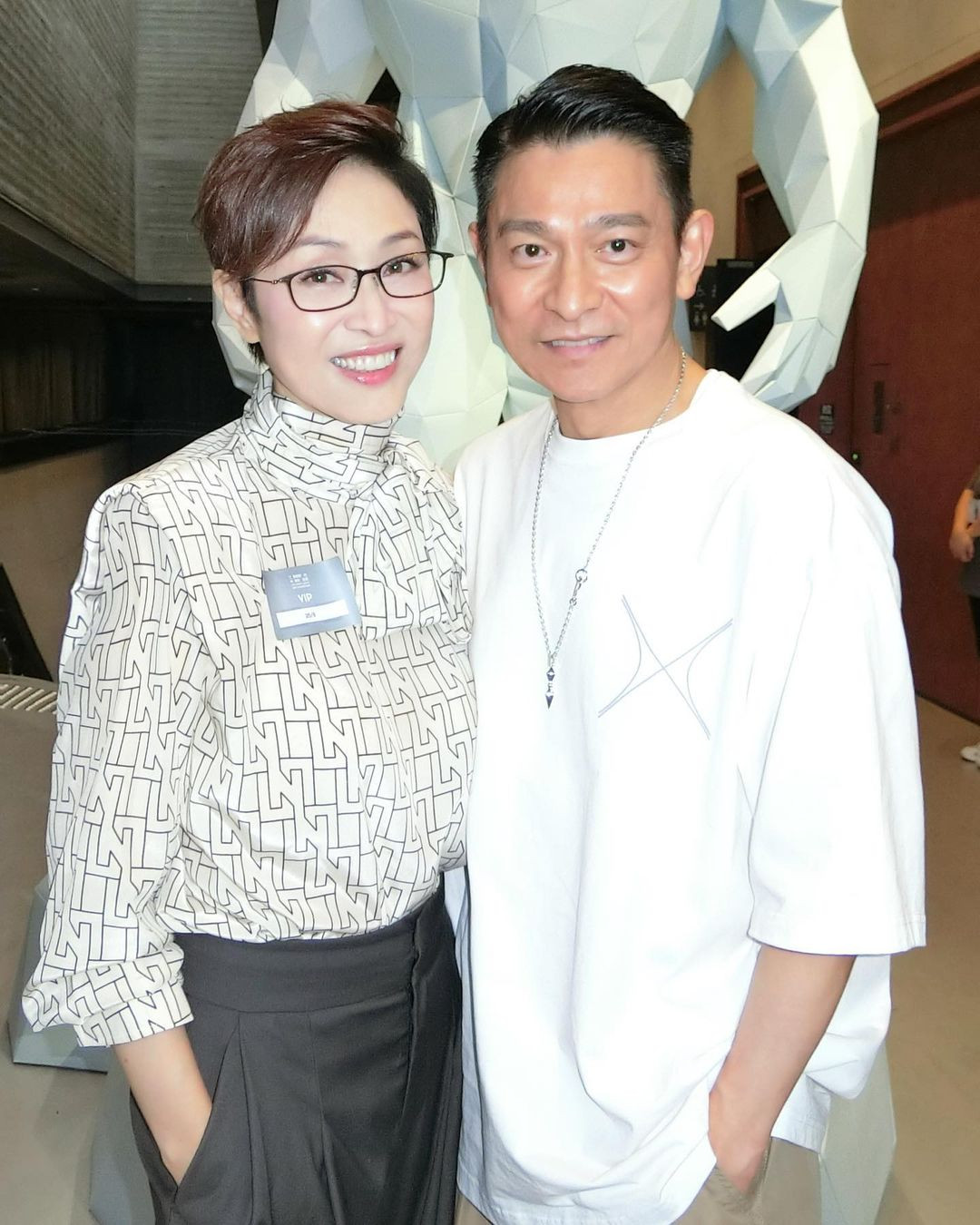 Tháng 8/2023, Trần Pháp Dung chia sẻ ảnh tái ngộ Lưu Đức Hoa trên Instagram. Hai người từng đóng chung trong Thánh bài II (1990). Hơn 20 năm qua đi, dù không thắng được sự tàn khốc của thời gian, hai ngôi sao Hong Kong đều được khen ngợi là trẻ hơn nhiều so với tuổi thật.