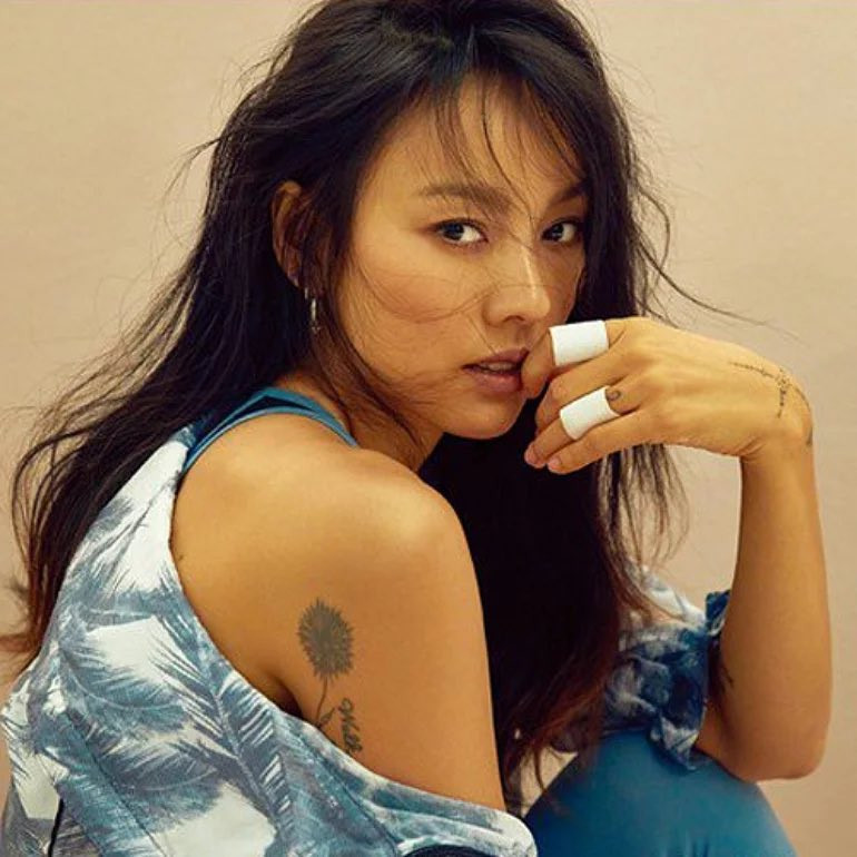 Tin tức Jennie tham gia show của Lee Hyori khiến cư dân mạng cho rằng YG kìm hãm nữ thần tượng thời gian qua.