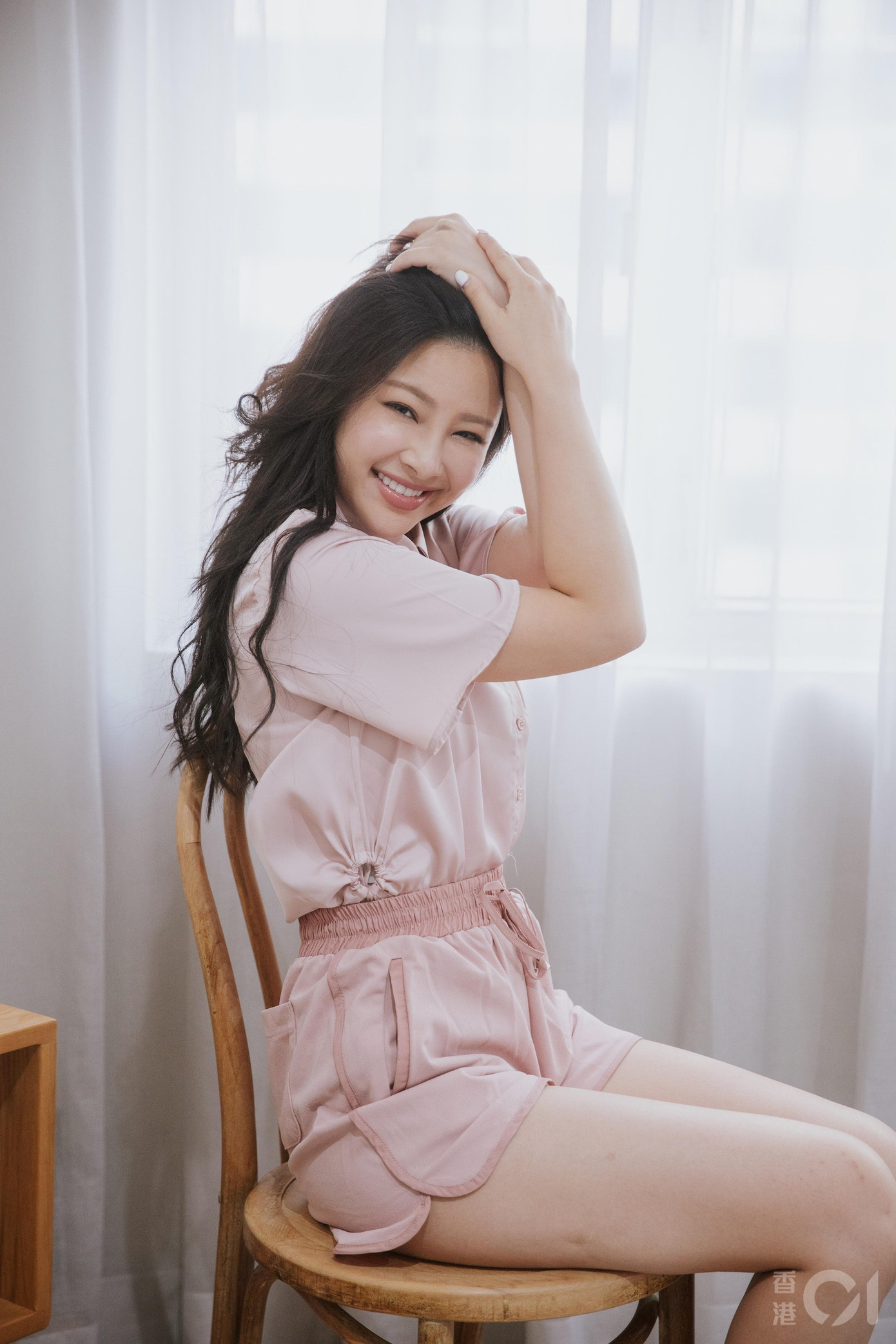 Rainky Wai sinh năm 1993 ở Hong Kong (Trung Quốc). Cô hoạt động trong ngành giải trí xứ Cảng Thơm với vai trò diễn viên, người mẫu và ca sĩ.