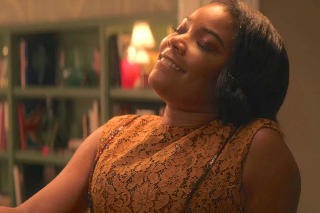 Điều khiến khán giả thích nhất về The Perfect Find chắc chắn là những cảnh “giường chiếu”. Minh tinh Gabrielle Union vào vai một phụ nữ 40 tuổi đam mê sự nghiệp rơi vào mối quan hệ bất ngờ với con trai út quyến rũ của ông chủ, do Keith Powers đóng. Cảnh hay nhất trong phim là Union nắm lấy lưng áo của Powers, kéo anh vào nụ hôn cháy bỏng. Sau đó, Powers khuỵu gối và đè lên Union trong nhà bếp. Không hề mô tả chi tiết nhưng hình ảnh Union nhắm mắt lại và ngửa đầu ra sau trong khoái cảm để lại nhiều trí tưởng tượng cho người xem.