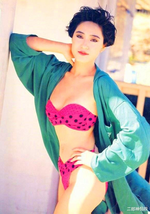 Tóc ngắn không ảnh hưởng đến ngoại hình xuất sắc của Trần Pháp Dung, ngược lại mang đến cho cô nét cá tính, quyến rũ khó cưỡng.