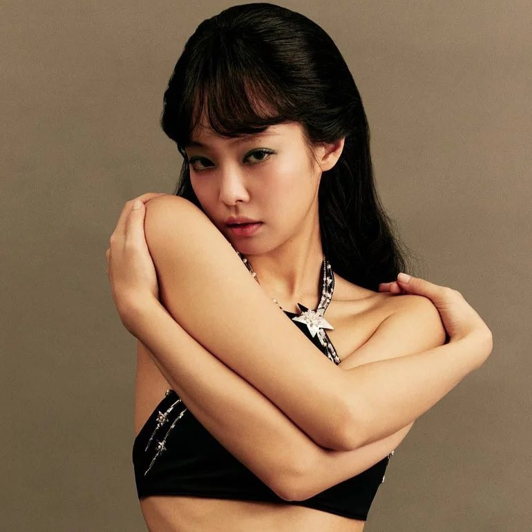 Tin tức Jennie tham gia show của Lee Hyori khiến cư dân mạng cho rằng YG kìm hãm nữ thần tượng thời gian qua.