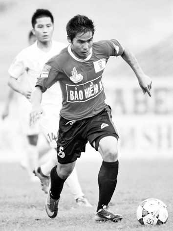 Tiền đạo Việt Thắng được đưa về Ninh Bình với giá được cho là 9 tỷ đồng