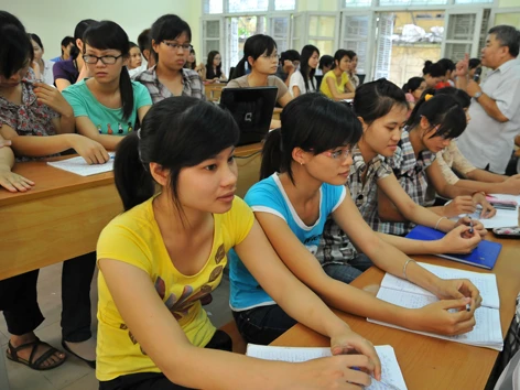 Nhiều giáo viên cho rằng, thực trạng tham nhũng còn phức tạp nên rất khó lấy dẫn chứng minh họa cho người học. Ảnh: Hồng Vĩnh