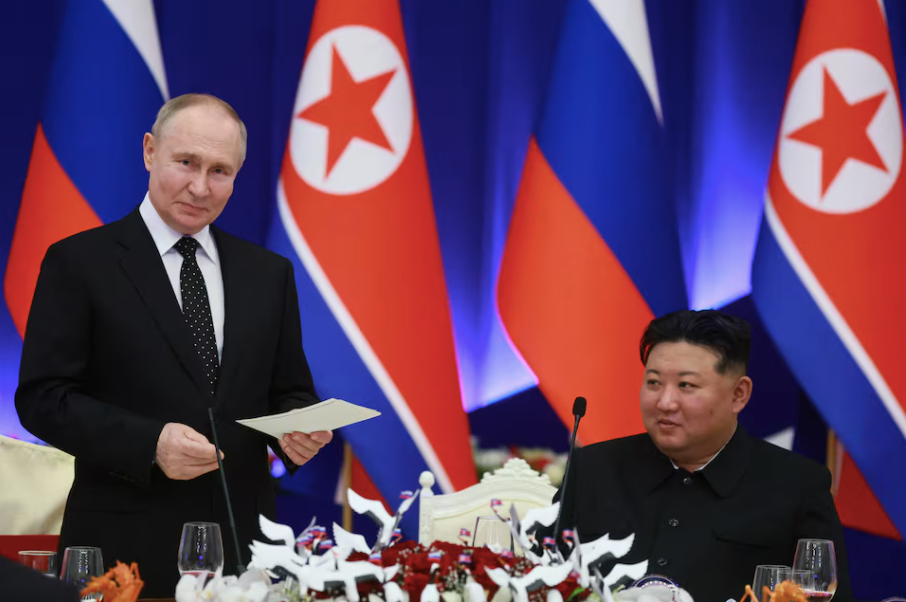 Tổng thống Nga Vladimir Putin và Chủ tịch Triều Tiên Kim Jong Un tại tiệc chiêu đãi ở Bình Nhưỡng, ngày 19/6. (Ảnh: Sputnik) Tổng thống Nga Vladimir Putin và Chủ tịch Triều Tiên Kim Jong Un tại tiệc chiêu đãi ở Bình Nhưỡng, ngày 19/6. (Ảnh: Sputnik)