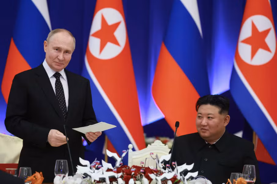 Tổng thống Nga Vladimir Putin và Chủ tịch Triều Tiên Kim Jong Un tại tiệc chiêu đãi ở Bình Nhưỡng, ngày 19/6. (Ảnh: Sputnik)