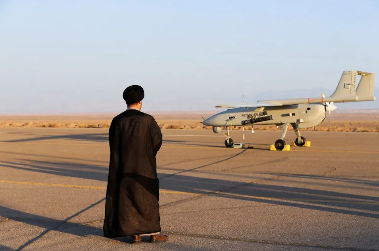 Một máy bay không người lái được trưng bày trong cuộc tập trận tại địa điểm không được tiết lộ ở Iran. (Ảnh: Quân đội Iran)