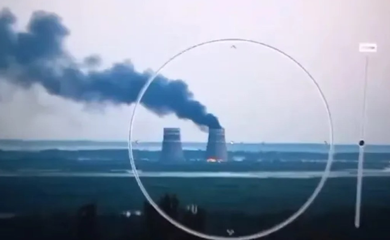 Khói bay lên từ tháp làm mát của nhà máy điện hạt nhân Zaporizhzhia ngày 11/8. (Nguồn: VPBC TT Ukraine)