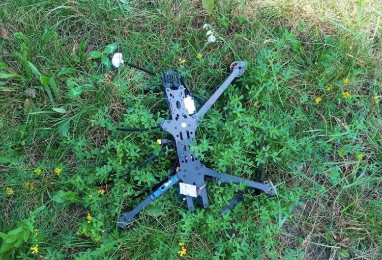 Chiếc máy bay không người lái có tầm hoạt động chỉ vài kilomet được sử dụng trong cuộc tấn công vào nhà máy điện hạt nhân Kursk. (Nguồn: Telegram)