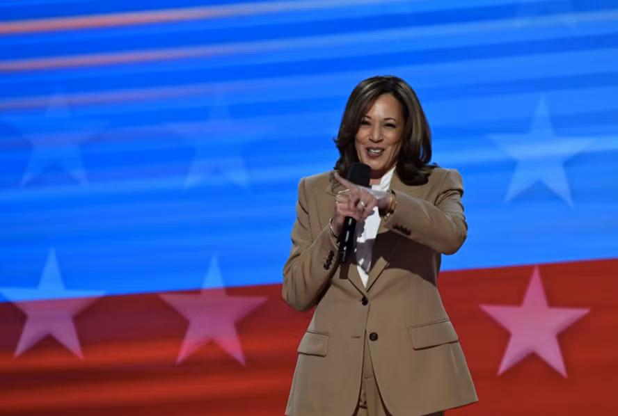 Bà Kamala Harris phát biểu tại đại hội, tối 19/8. (Ảnh: CNN)
