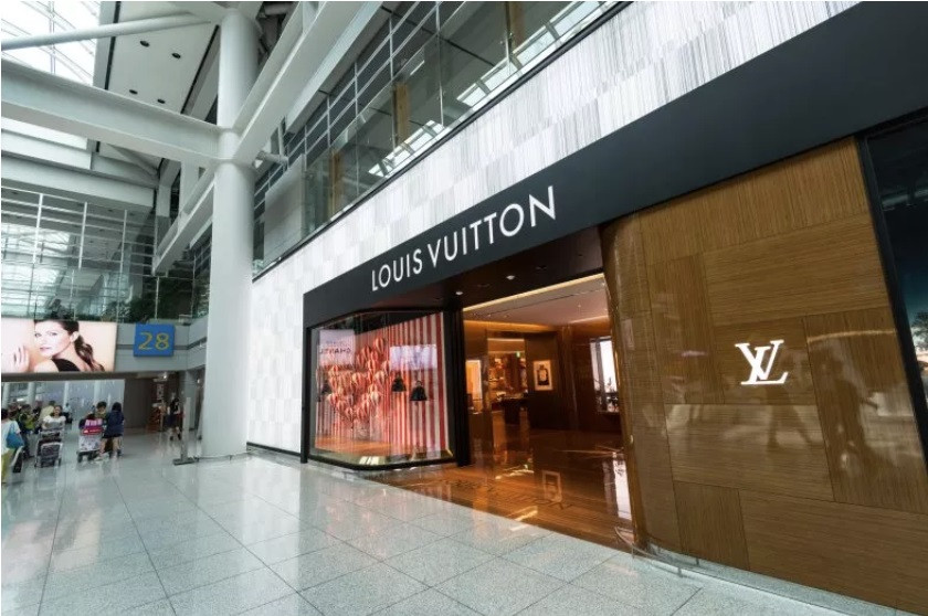 Nhiều người trẻ Hàn Quốc thích chi tiền cho đồ hiệu. (Ảnh: Getty)