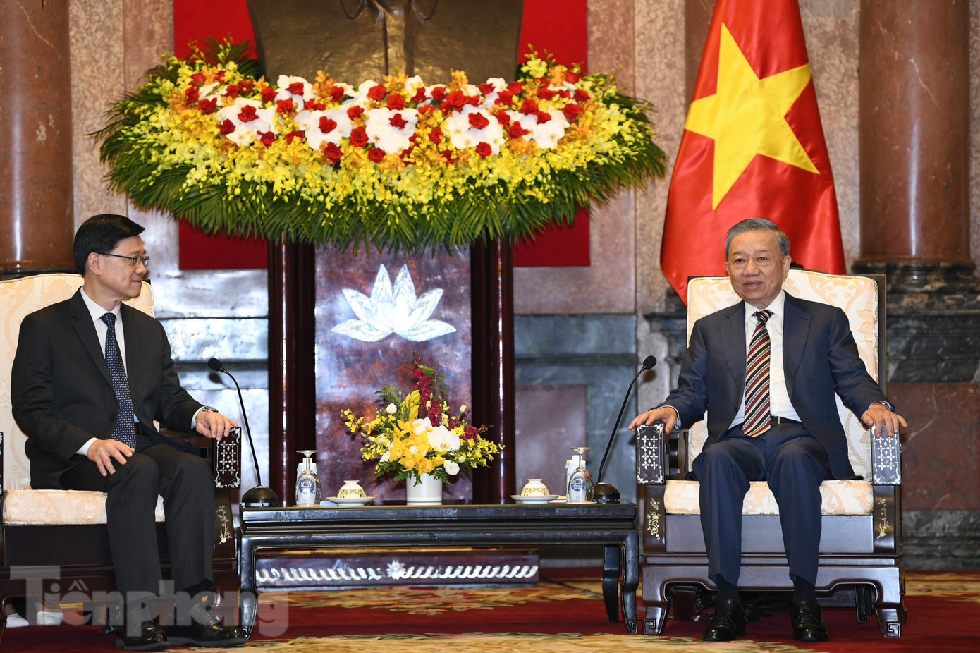Chủ tịch nước Tô Lâm tiếp Trưởng Khu hành chính đặc biệt Hong Kong (Trung Quốc) Lý Gia Siêu, ngày 1/8. (Ảnh: Như Ý) Chủ tịch nước Tô Lâm tiếp Trưởng Khu hành chính đặc biệt Hong Kong (Trung Quốc) Lý Gia Siêu, ngày 1/8. (Ảnh: Như Ý)