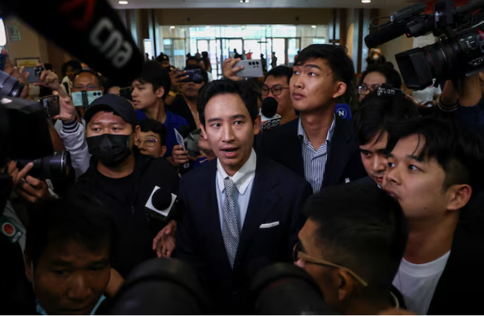 Lãnh đạo đảng Tiến bước phát biểu với báo chí tại Bangkok, ngày 7/8. (Ảnh: Reuters) Lãnh đạo đảng Tiến bước phát biểu với báo chí tại Bangkok, ngày 7/8. (Ảnh: Reuters)