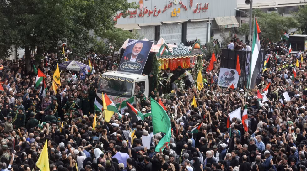 Đông đảo người dân Iran đưa tiễn lãnh đạo Hamas Ismail Haniyeh, ngày 1/8. (Ảnh: Reuters)