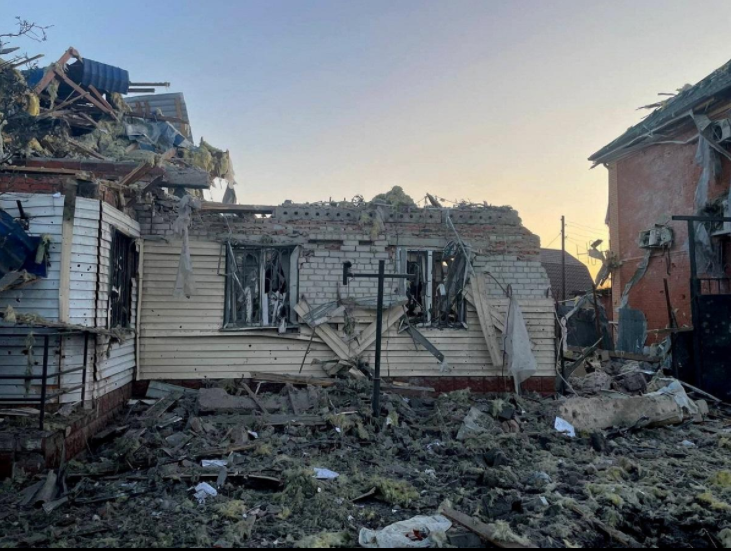 Một ngôi nhà ở Vùng Kursk của Nga bị phát nát sau khi Ukraine đưa quân tràn vào. (Ảnh: Reuters)