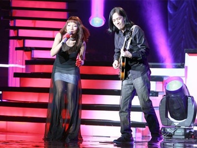 ...Dù bị cảm ngay khi về Việt Nam, khi phải hứng luôn đợt rét buốt miền Bắc nhưng Trần Thu Hà vẫn thể hiện bản lĩnh của một trong 4 diva với giọng hát kỹ thuật mà vẫn tự nhiên, tưng tửng