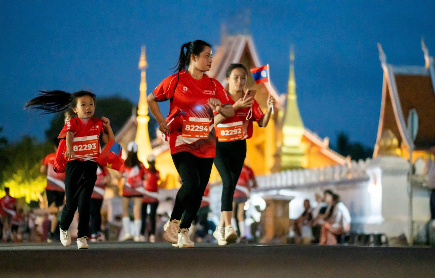 Giải chạy marathon xuyên 3 nước Đông Dương góp phần quảng bá hình ảnh, con người Việt Nam tới bạn bè quốc tế (ảnh Hiển Hiển)