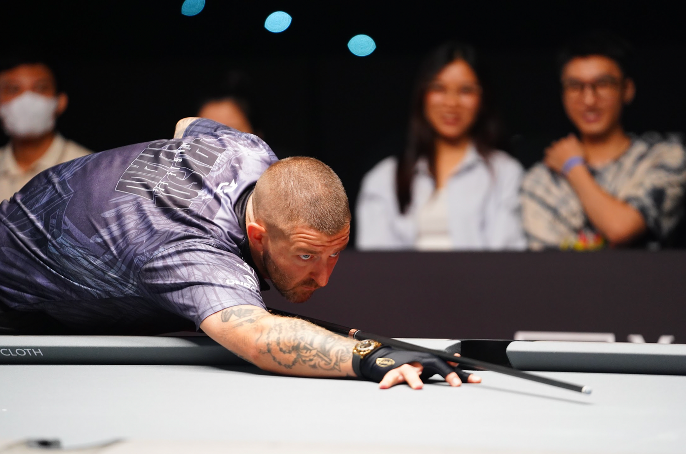 Việt Nam đang ngày càng có vị trí tốt hơn trong làng billards quốc tế, các giải đấu tại Hà Nội thu hút nhiều tay cơ nước ngoài tham dự. (ảnh Hiển Trần)