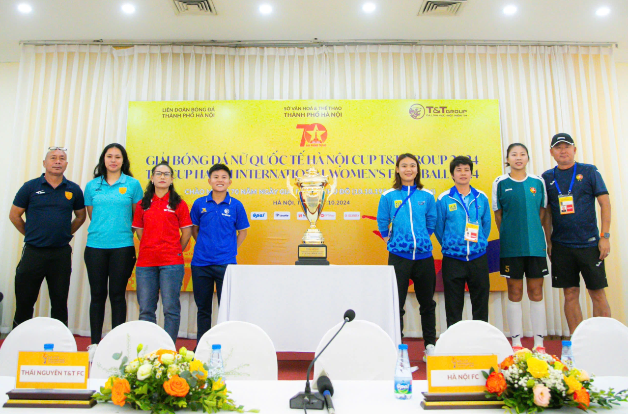 Đại diện các đội bóng tham dự giải giao hữu quốc tế bóng đá nữ 2024 tại Hà Nội chiều 2/10 (ảnh Minh Dân)