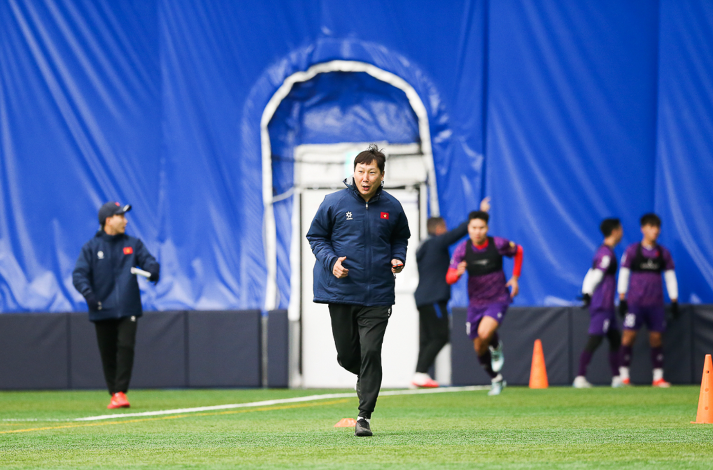 HLV Kim Sang-sik sẽ có cơ hội trải nghiệm sức ép ở đấu trường SEA Games với U22 Việt Nam trong năm 2025 (ảnh Anh Đoàn)