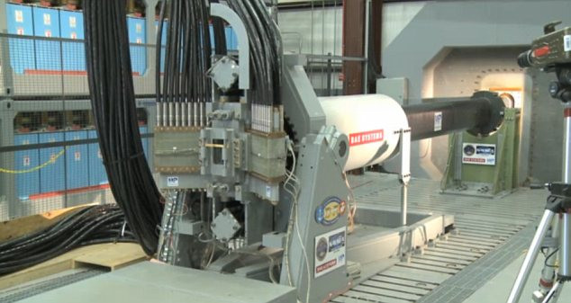 Siêu pháo điện tử siêu thanh đặt trong phòng thử nghiệm của Hải quân Mỹ. Ảnh: Dailymail