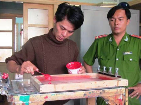 Thọ thực hiện lại quá trình làm giấy tờ giả