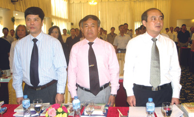 Ông Phạm Văn Tuấn (giữa) được bầu vào BCH VFF và giữ cương vị Phó chủ tịch VFF. Ảnh: Tường Vũ