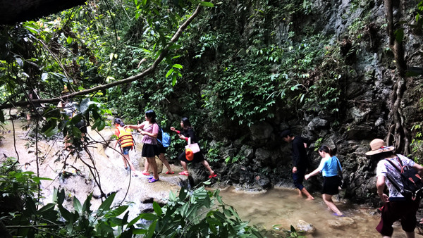 Vẻ hoang sơ tuyệt đẹp của nơi được ví như 'Vịnh Hạ Long' ở Tuyên Quang ảnh 9