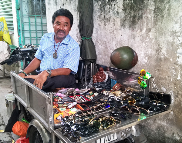 Dạo chợ đồ cổ độc nhất Sài Gòn mỗi tuần chỉ họp một phiên ảnh 5