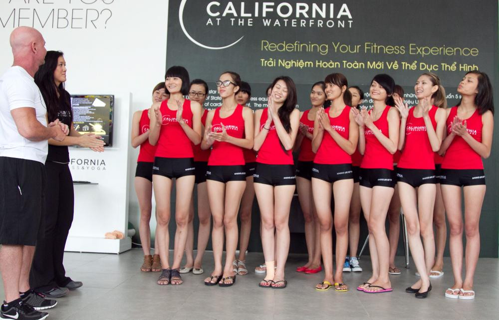 Các thí sinh có buổi đo trọng lượng và lượng mỡ tại trung tâm California Fitness and Yoga 