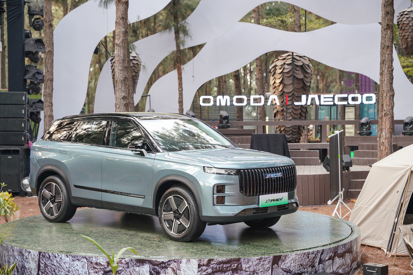J7 là mẫu xe hiếm hoi trong phân khúc có tùy chọn động cơ hybrid. Ảnh: Omoda&amp;Jeacoo