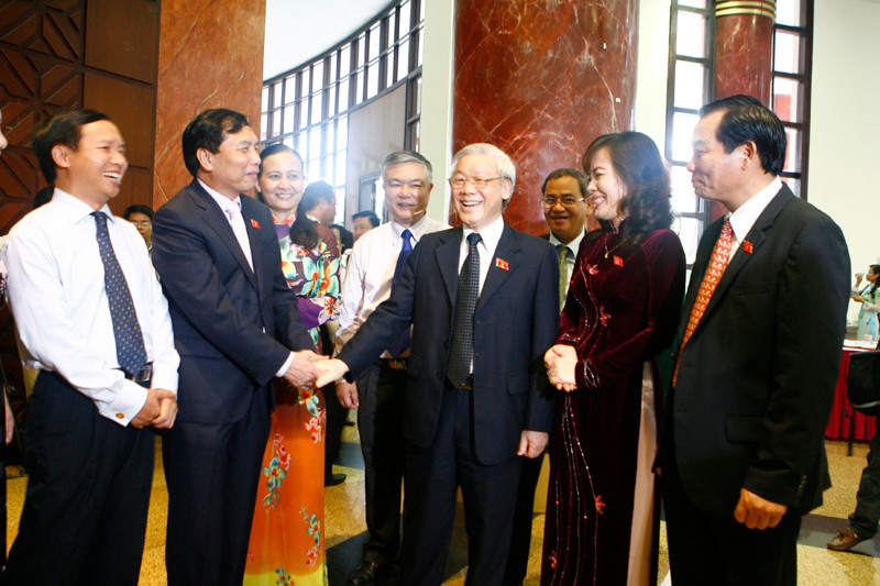 Tổng Bí thư Nguyễn Phú Trọng và các đại biểu Quốc hội trước giờ khai mạc kỳ họp thứ ba sáng 21-5. Ảnh: Hồng Vĩnh