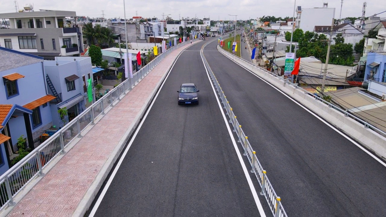 Cầu Long Kiểng mới có quy mô phần cầu dài 318m, rộng 15m. Cầu Long Kiểng mới có quy mô phần cầu dài 318m, rộng 15m.