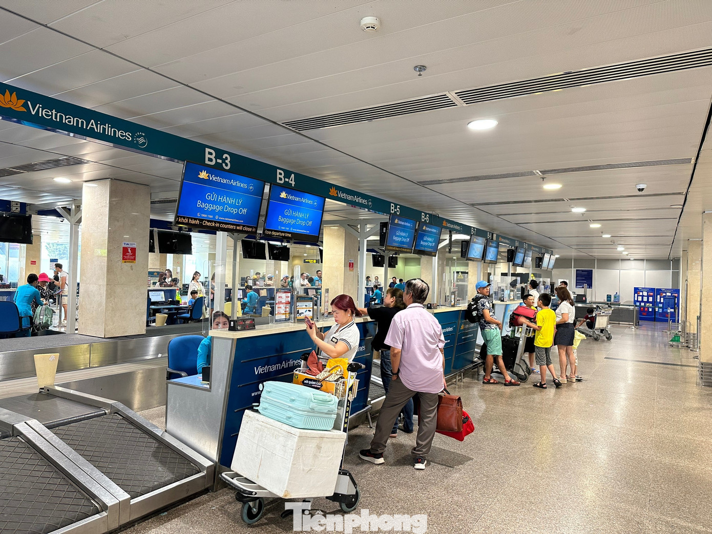 Theo ghi nhận của PV vào trưa 1/9, một số quầy làm thủ tục của các hãng hàng không tương đối thông thoáng. Theo ghi nhận của PV vào trưa 1/9, một số quầy làm thủ tục của các hãng hàng không tương đối thông thoáng.