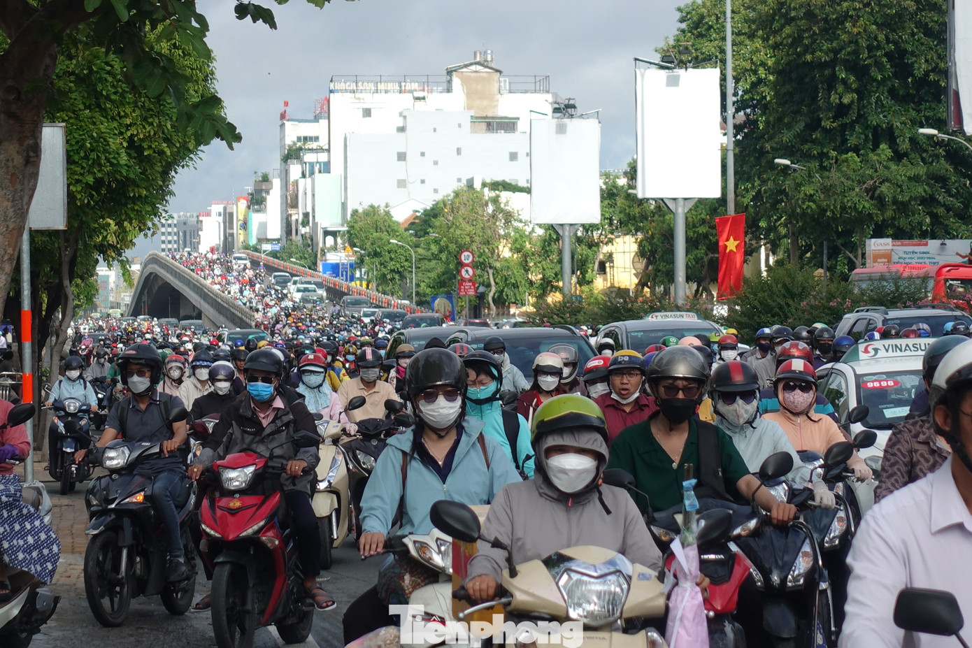 Khu vực cầu vượt Hoàng Hoa Thám trên đường Cộng Hòa.