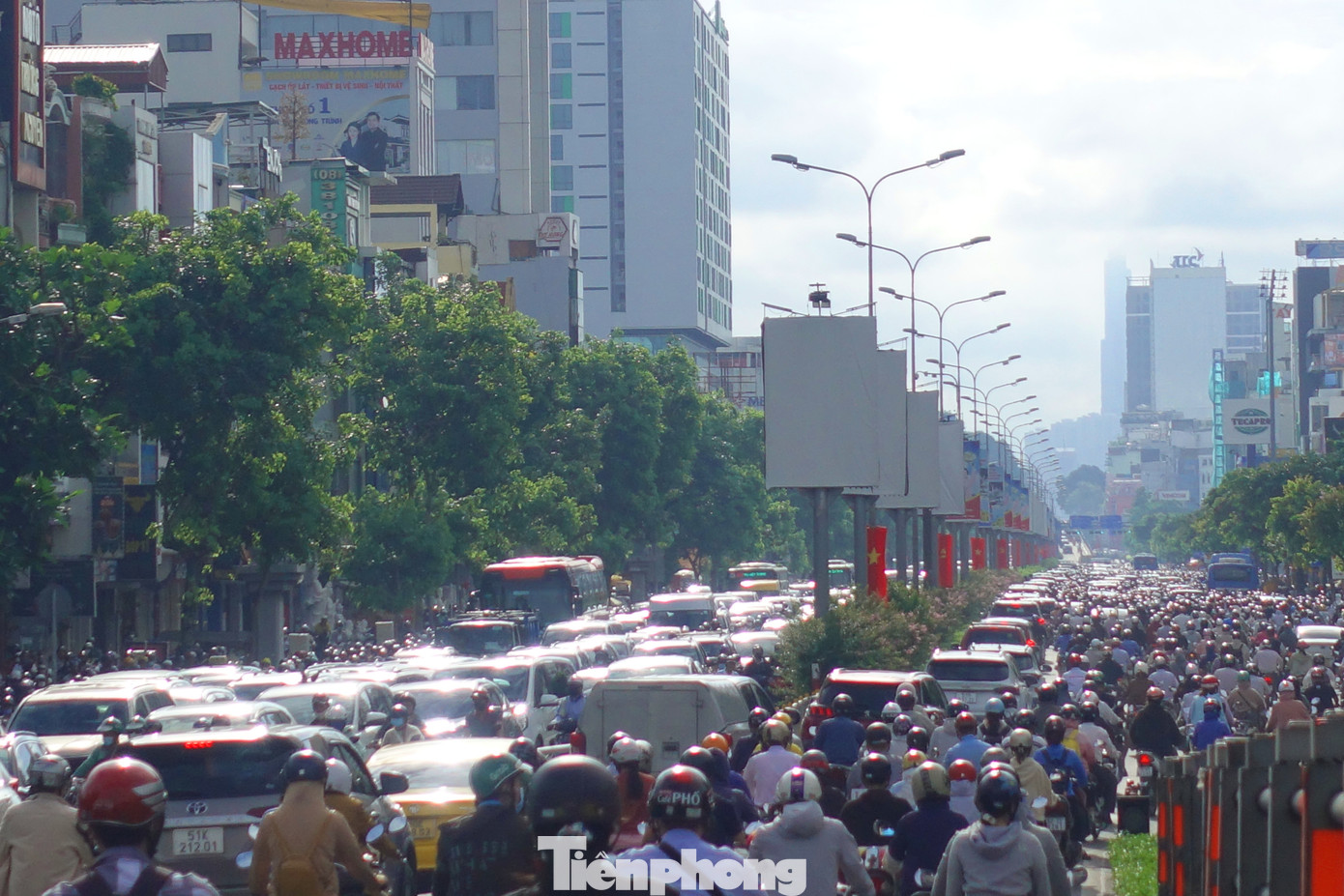 Đường Cộng Hòa (quận Tân Bình) lúc 8h sáng 5/9.