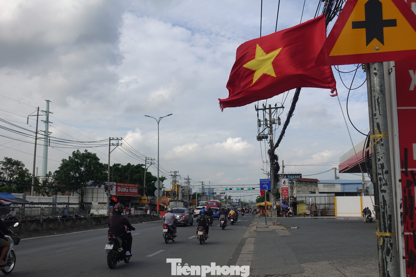 Dù rất đông xe máy quay lại thành phố nhưng cửa ngõ phía Tây TPHCM vẫn khá thông thoáng.