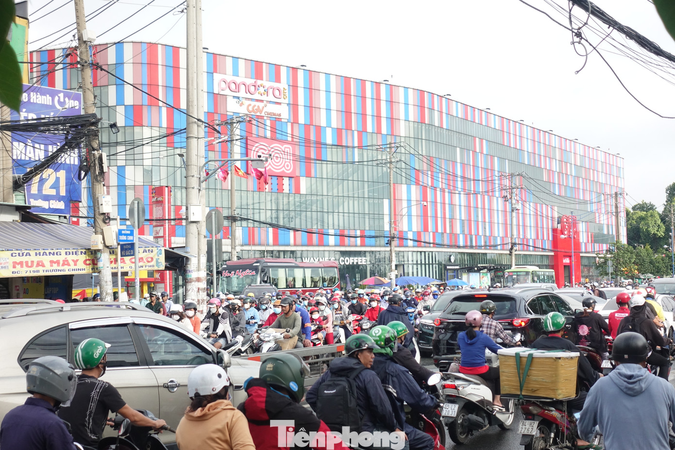 Giao lộ Trường Chinh - Hồ Đắc Di (quận Tân Phú).