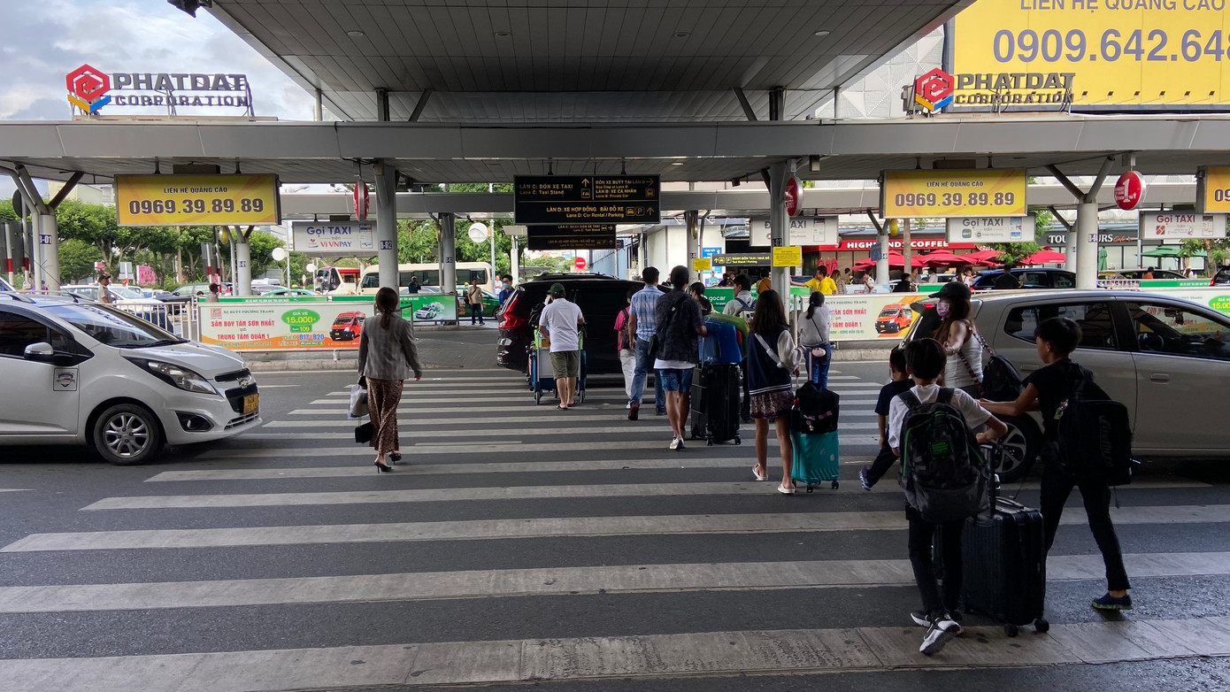 Đại diện Cảng HKQT Tân Sơn Nhất đánh giá, công tác phục vụ trong ngày cuối kỳ nghỉ lễ diễn ra bình thường, ổn định. Hành khách đến tuy đông nhưng chưa xảy ra quá tải