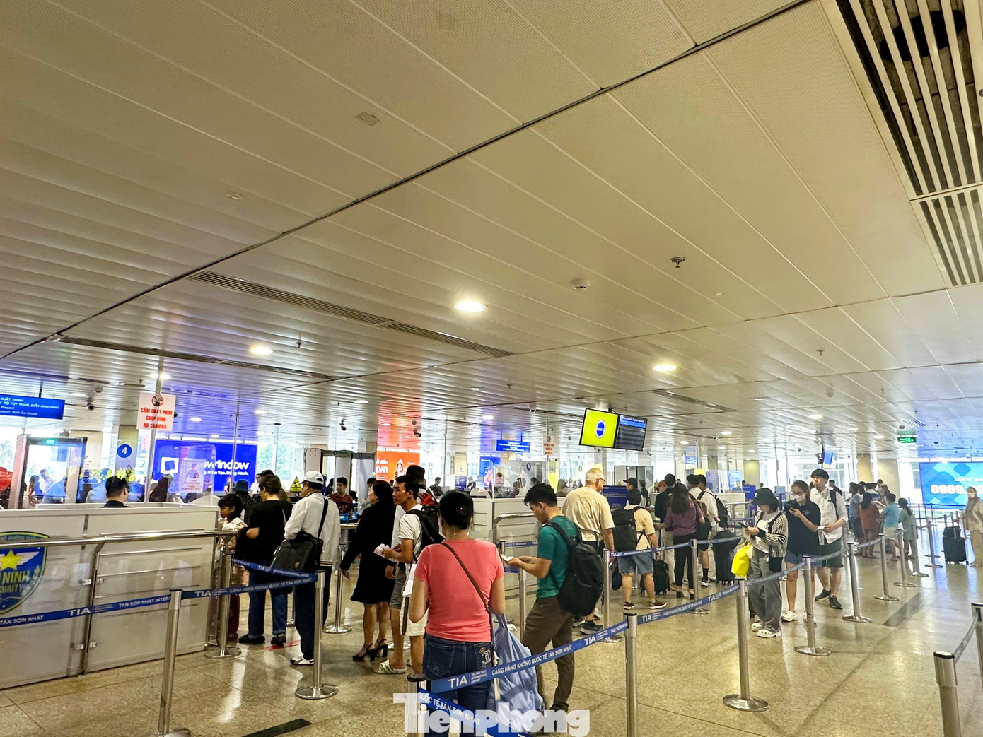 Tình hình thông thoáng ở tất cả các bộ phận nhà ga. Tình hình thông thoáng ở tất cả các bộ phận nhà ga.