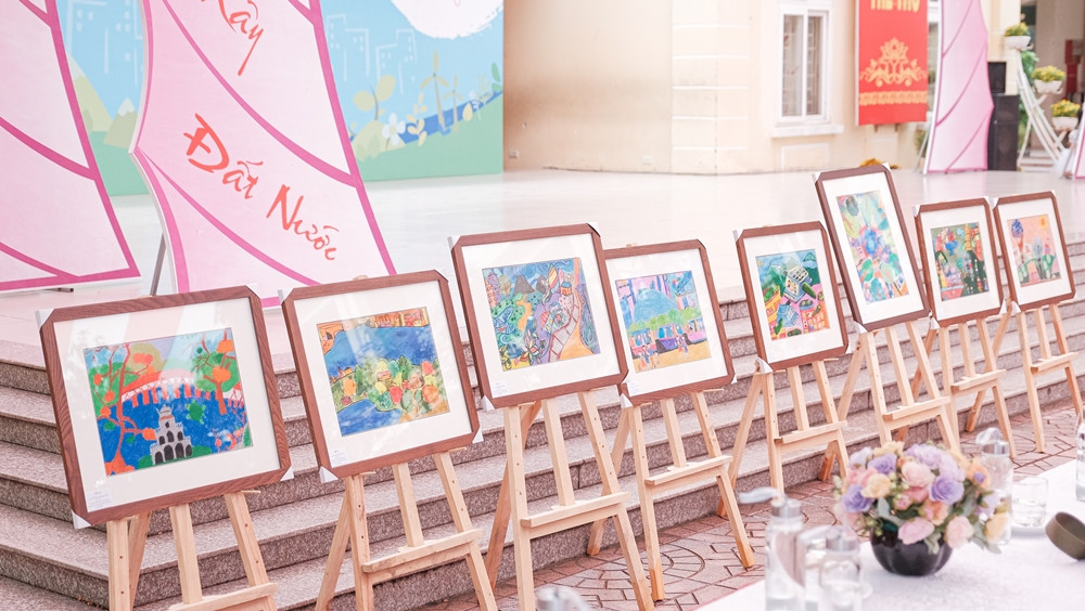 Hàng nghìn học sinh Hà Nội trổ tài vẽ tranh để truyền tải ước mơ về thành phố xanh ảnh 1