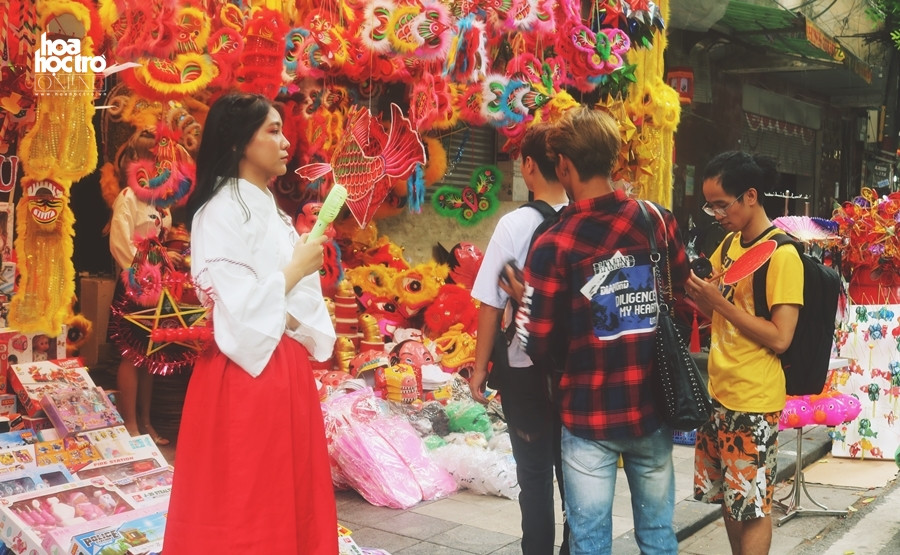 Trung Thu này muốn chụp ảnh trên phố Hàng Mã, teen sẽ mất phí 50.000 đồng/ lần? ảnh 3