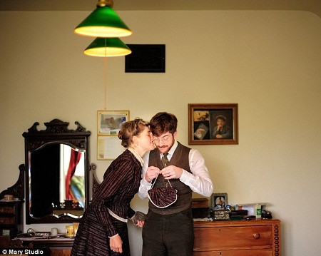 Hai vợ chồng nhà Chrisman rất 